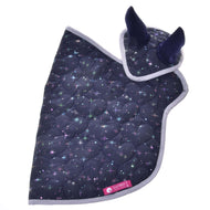 The Set Magic ear bonnet by Hobby Horse LarDen features dark blue, star-patterned, padded quilted fabric with purple ears and light grey trim, displayed on a white background. A pink brand logo tag is attached at the bottom edge.