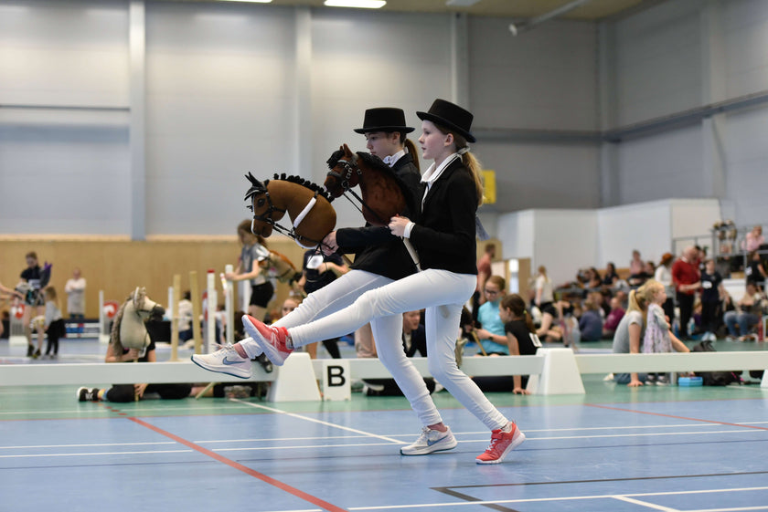 De Dress Code bij Hobby Horsing