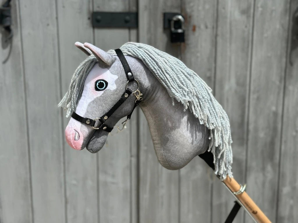 Hobby Horse Comtessa met zwart halster
