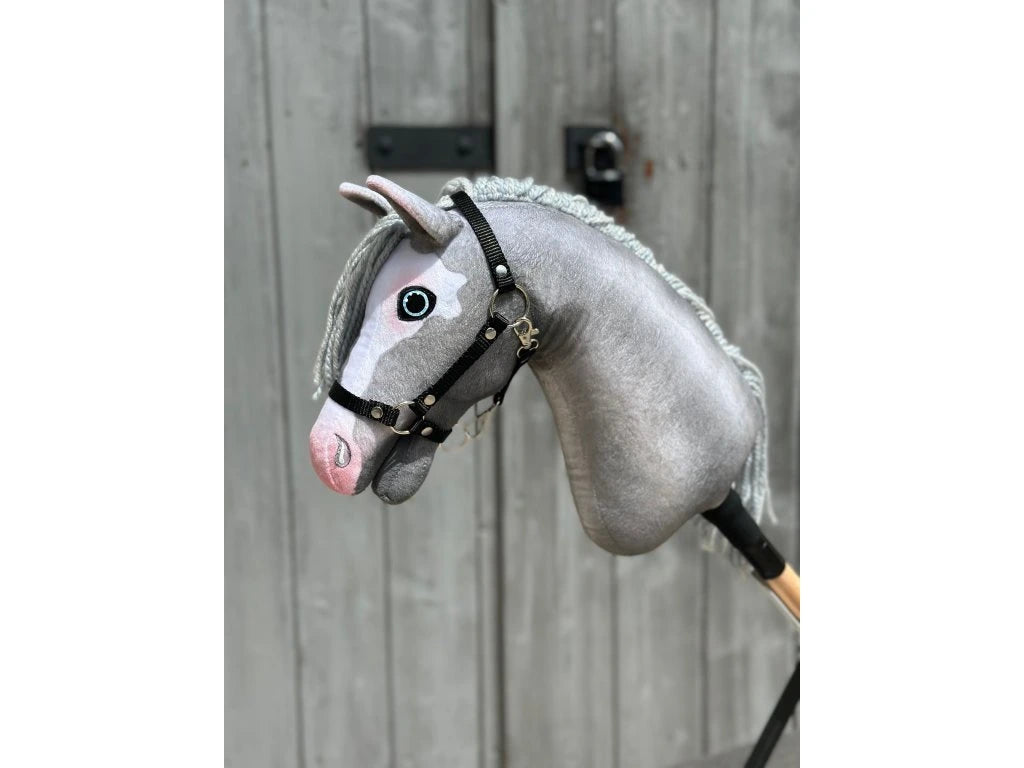 Hobby Horse Comtessa met zwart halster