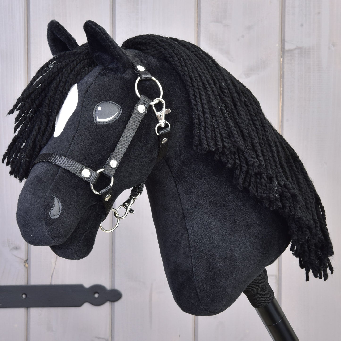 Hobby Horse Cloony met Zwart Halster