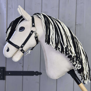 Hobby Horse Aurora met zwart halster