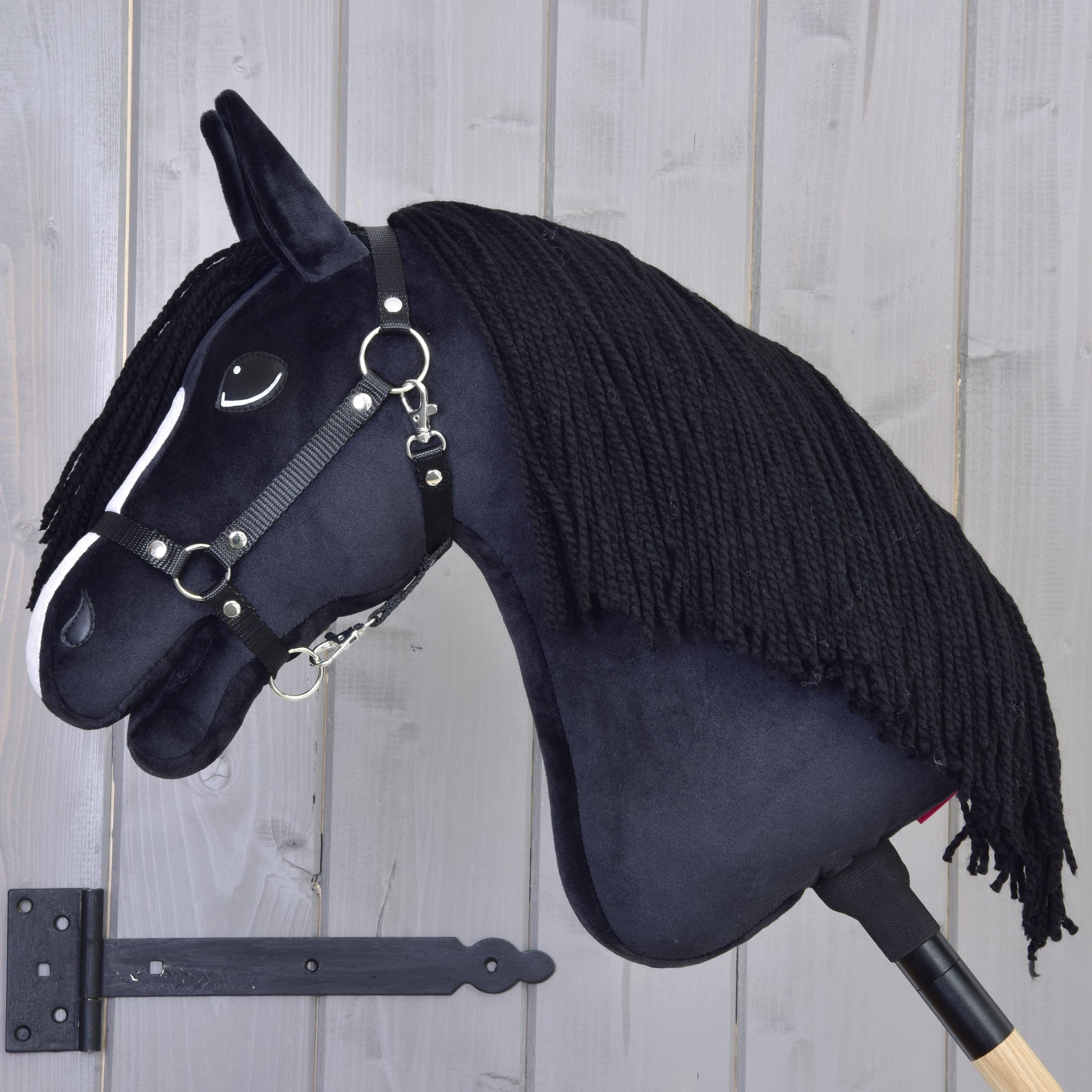 Hobby Horse Freya met Zwart Halster