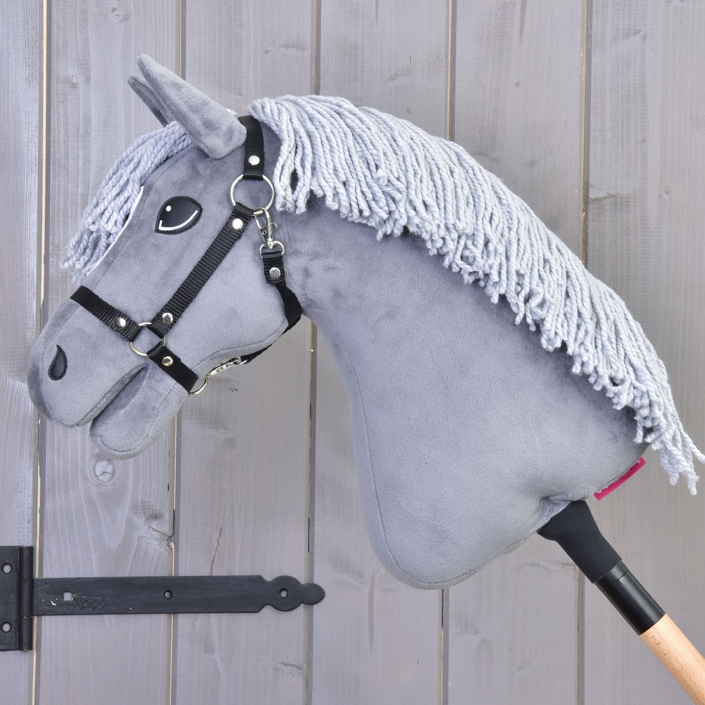 Hobby Horse Grace met Zwart Halster