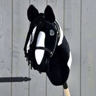 Hobby Horse Merlin met zwart Halster