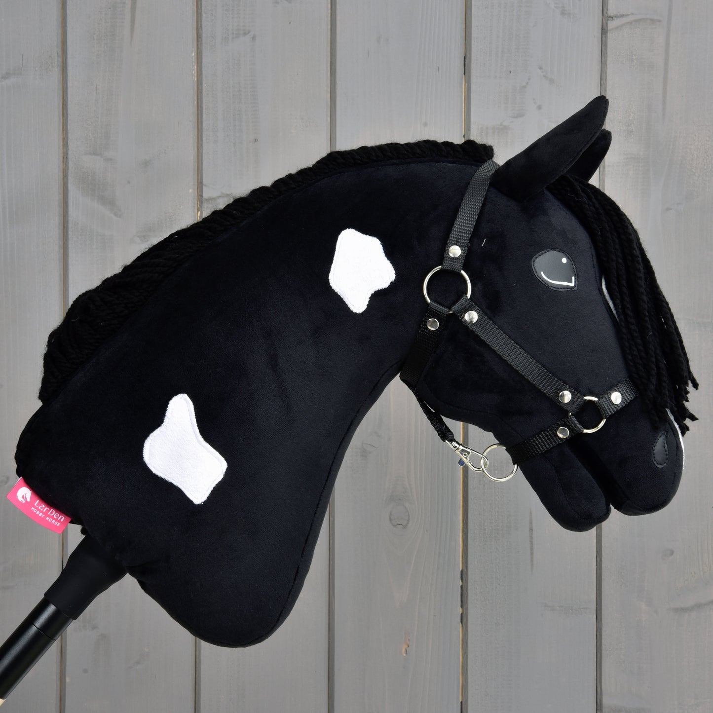 Hobby Horse Merlin met zwart Halster