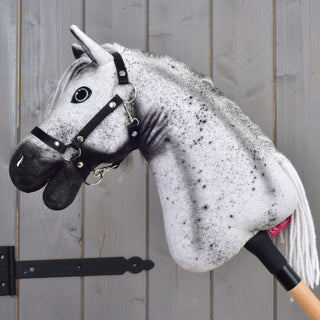 Hobby Horse Naivy met Zwart Halster - maat S