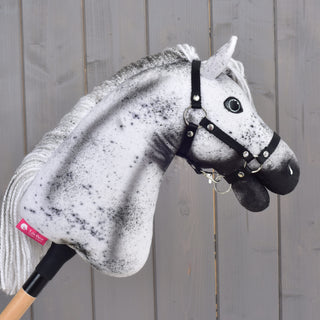 Hobby Horse Naivy met Zwart Halster - maat S