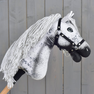 Hobby Horse Naivy met Zwart Halster - maat S