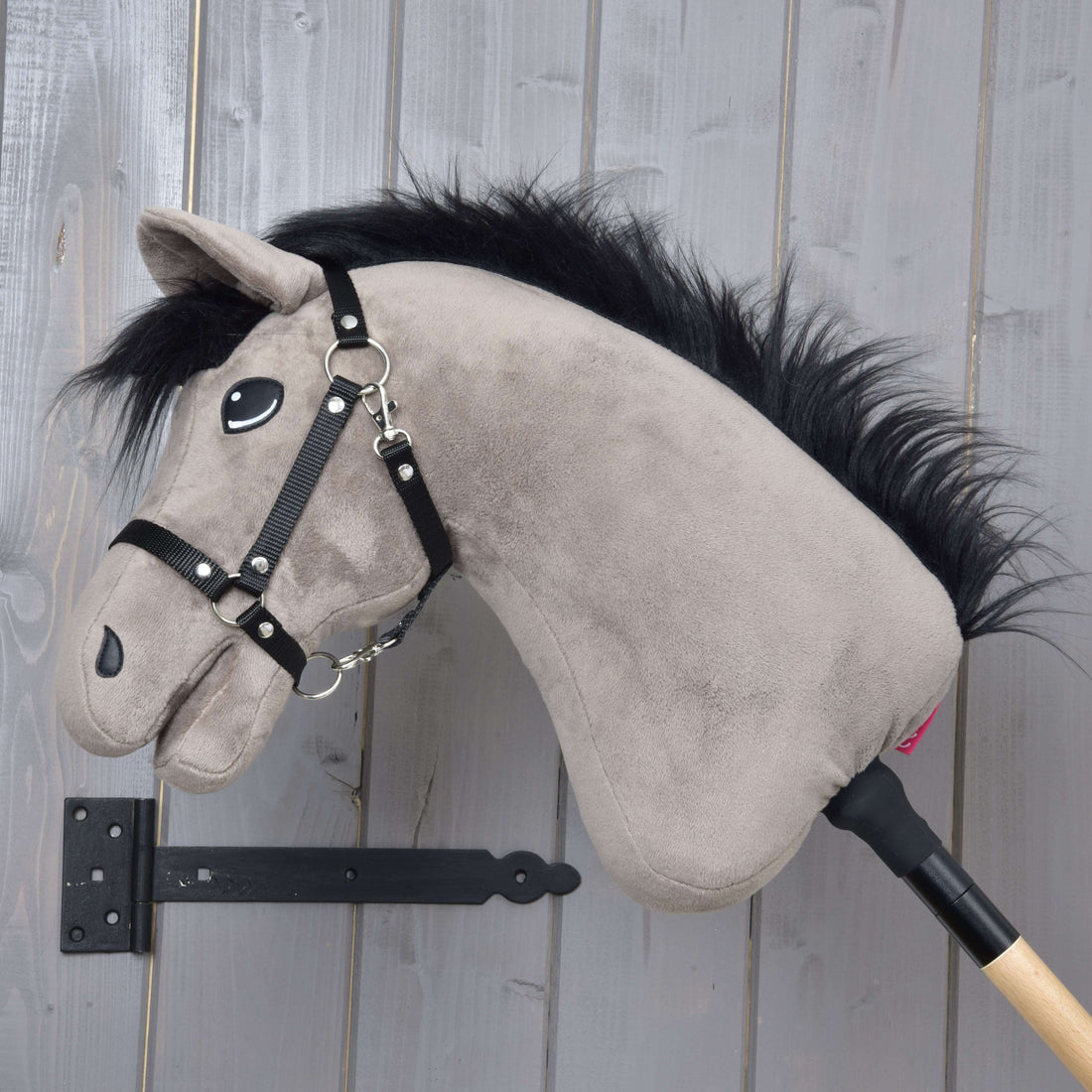 Hobby Horse Thor met zwart Halster