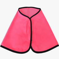Deken Neon Rose (maat M) van Hobby Horse LarDen, felroze cape met zwarte bies en een eenvoudige sluiting aan de voorkant, plat getoond op een witte achtergrond.