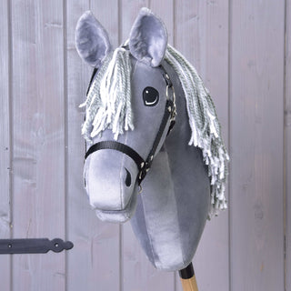Hobby Horse Calypso met Zwart Halster