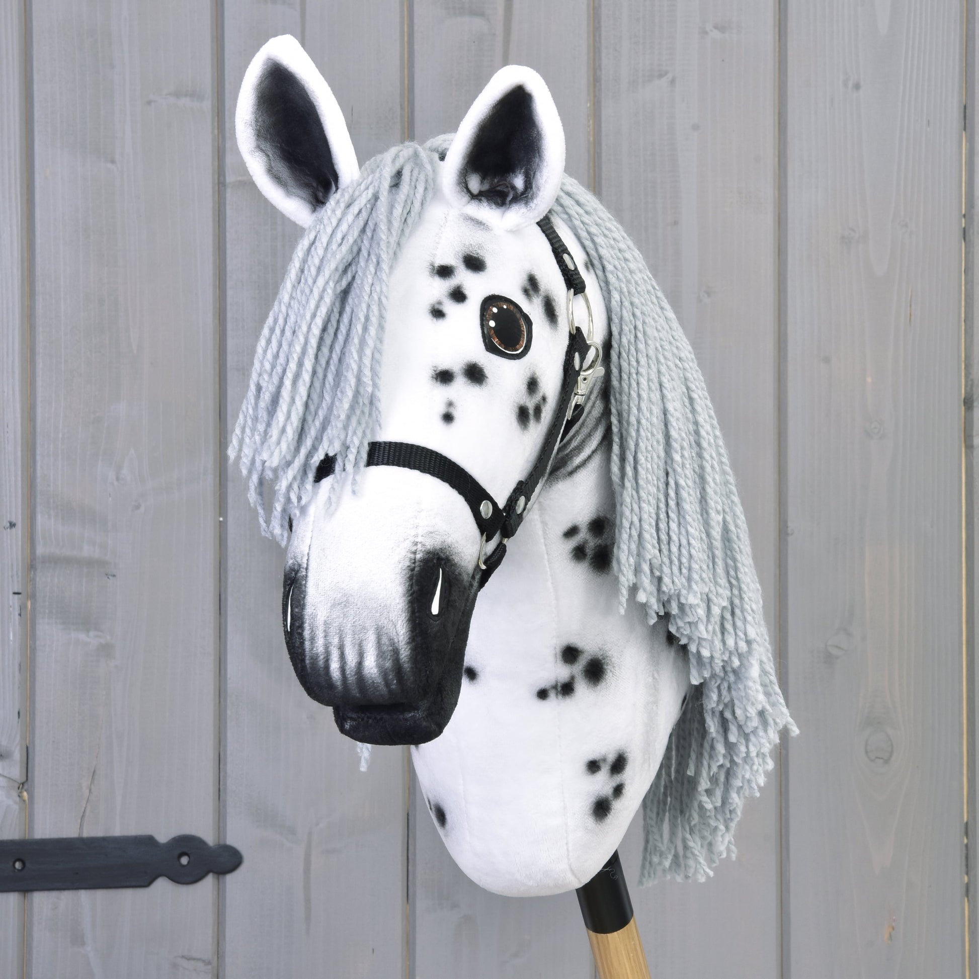 Hobby Horse Chantal met zwart Halster