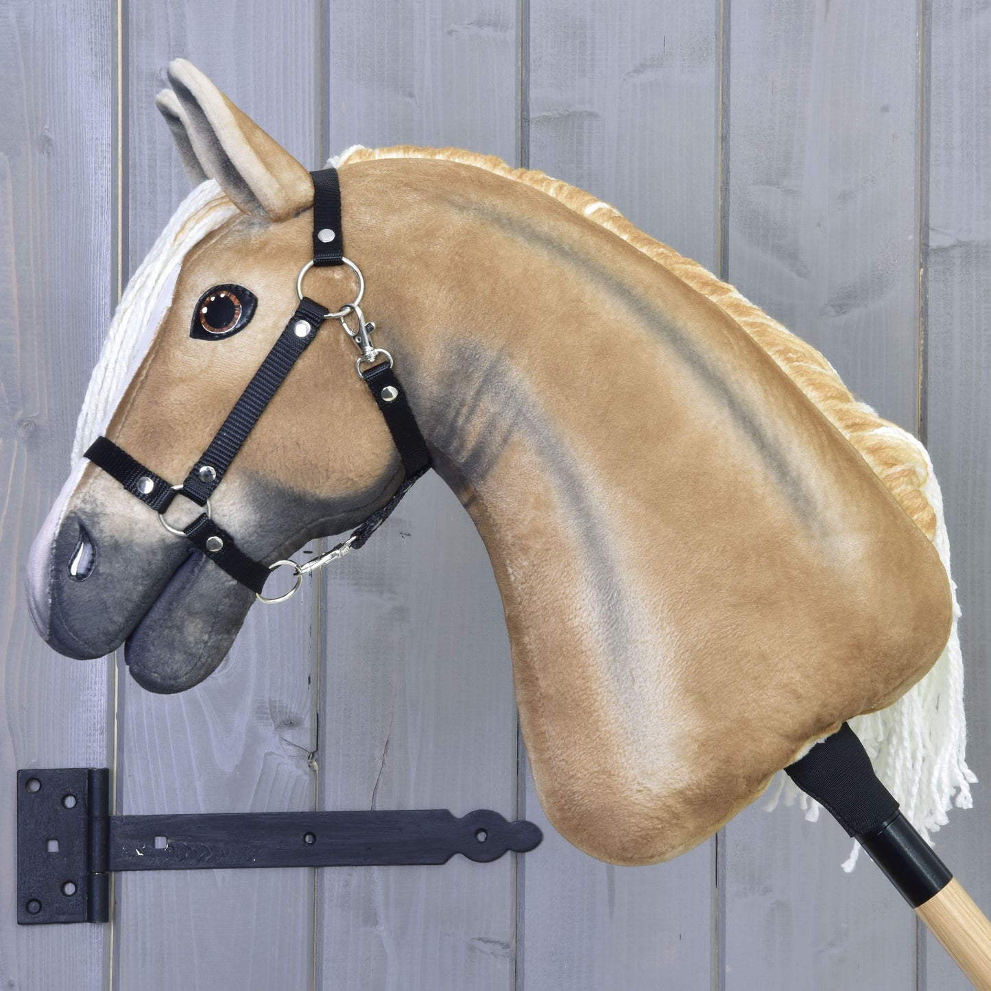 Hobby Horse Connie met Zwart Halster