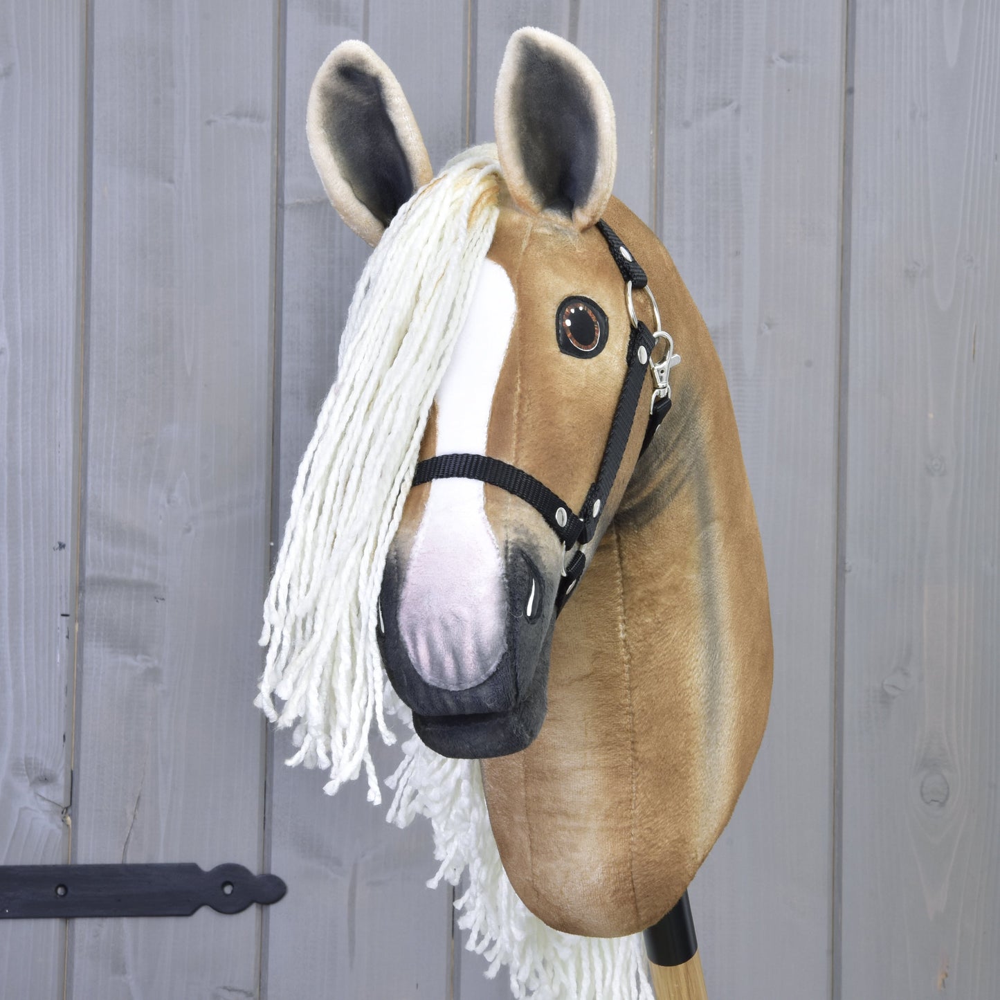Hobby Horse Connie met Zwart Halster