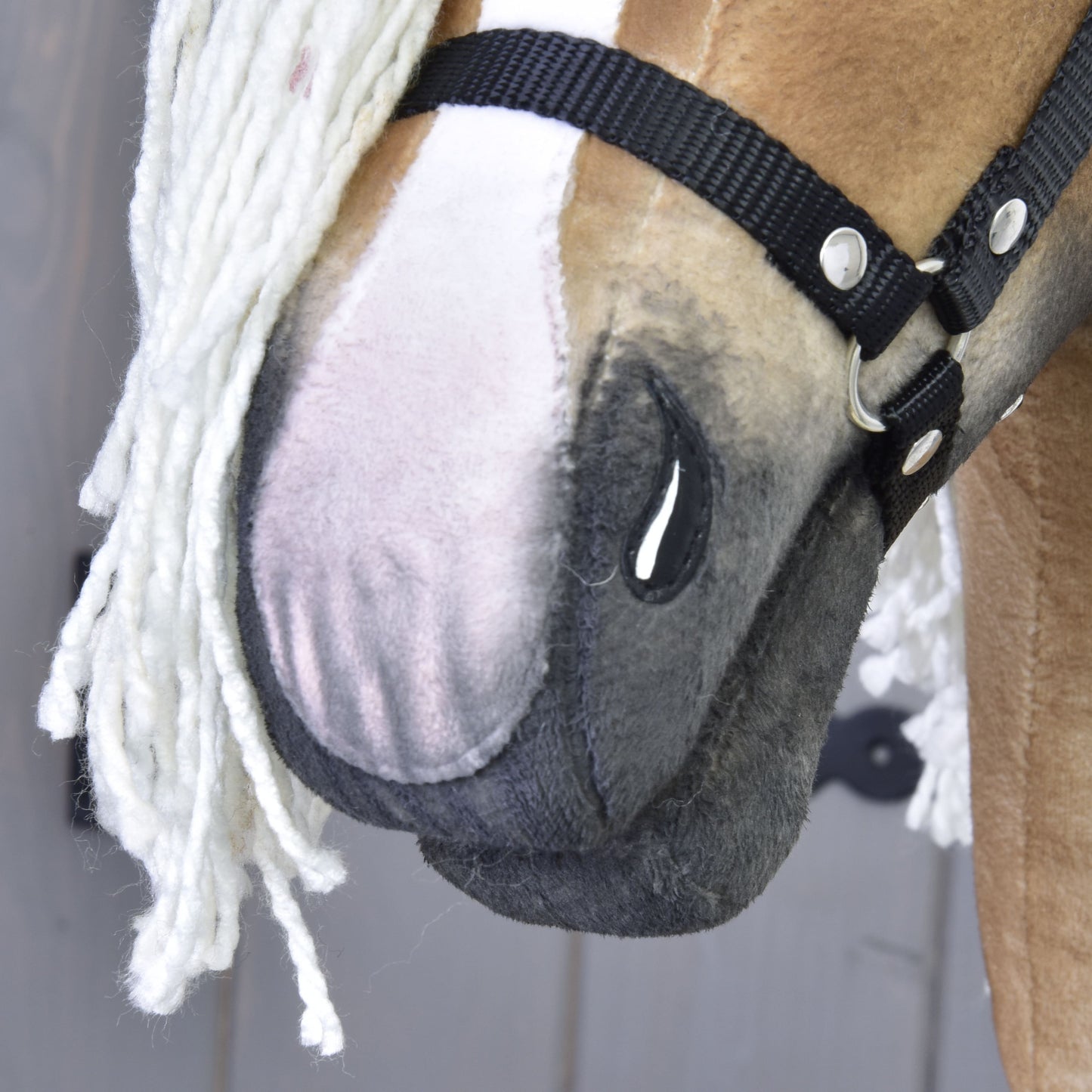 Hobby Horse Connie met Zwart Halster