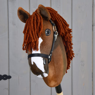 Hobby Horse Cooper met zwart halster