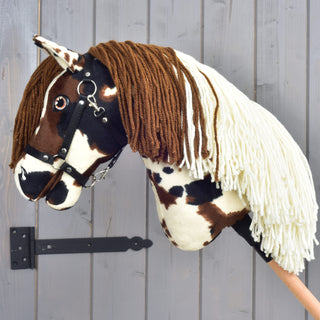 Hobby Horse Dakota met zwart halster