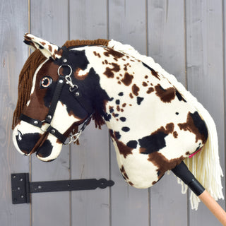 Hobby Horse Dakota met zwart halster