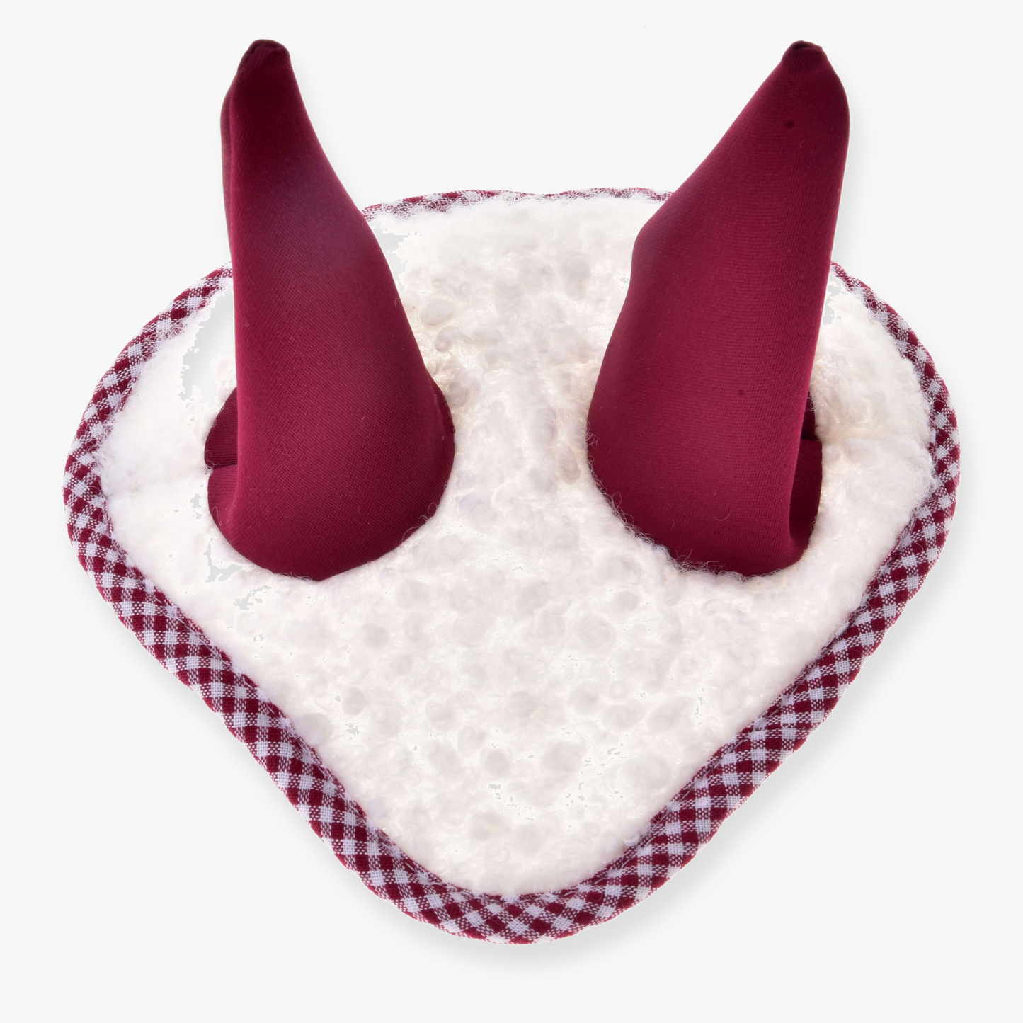 Oornetje cube rood van Hobby Horse LarDen, een witte, hartvormige pluche met rode gingham bies en twee hoge bordeauxrode punten, die lijkt op een speels oornetje voor Hobby Horse.