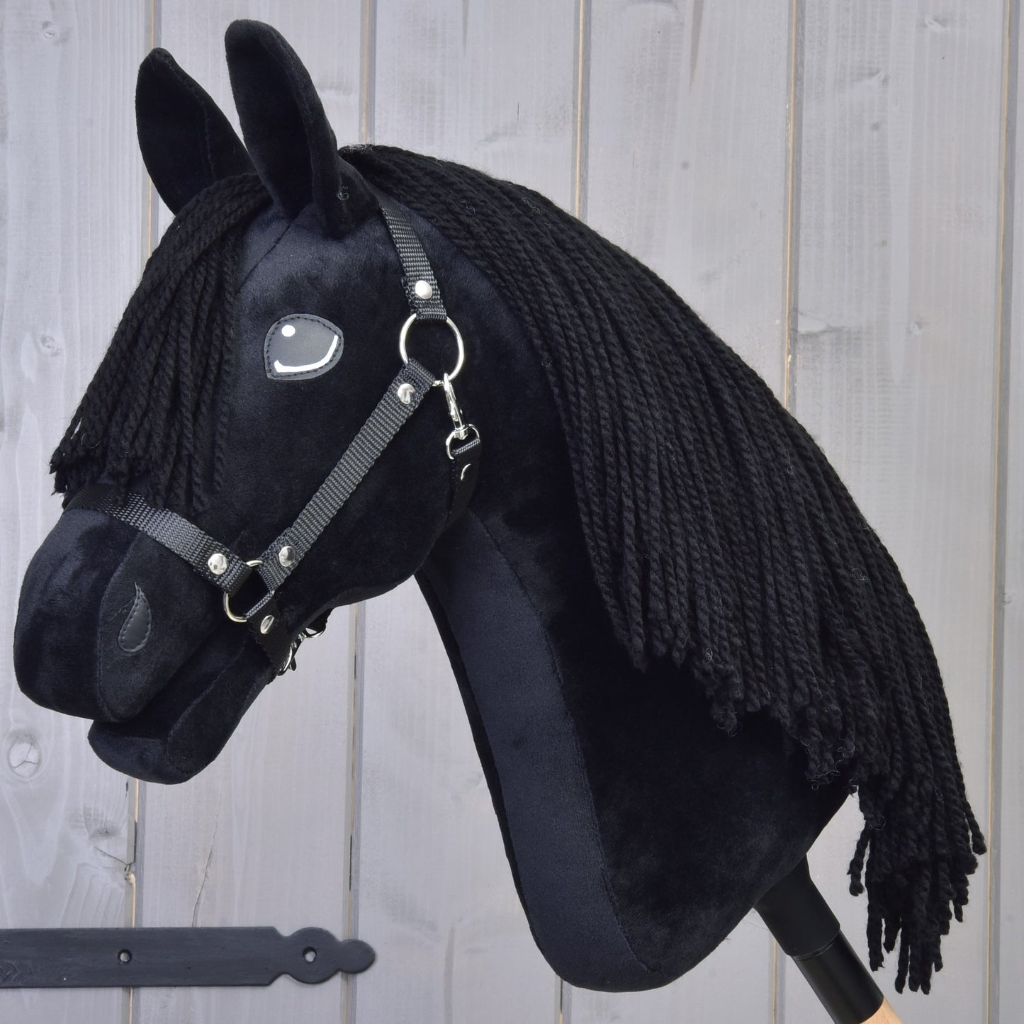 Hobby Horse Mahal met Zwart Halster