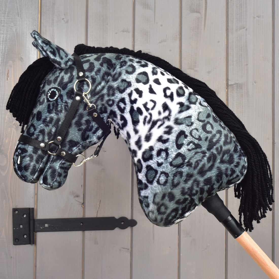 Hobby Horse Picasso met zwart halster