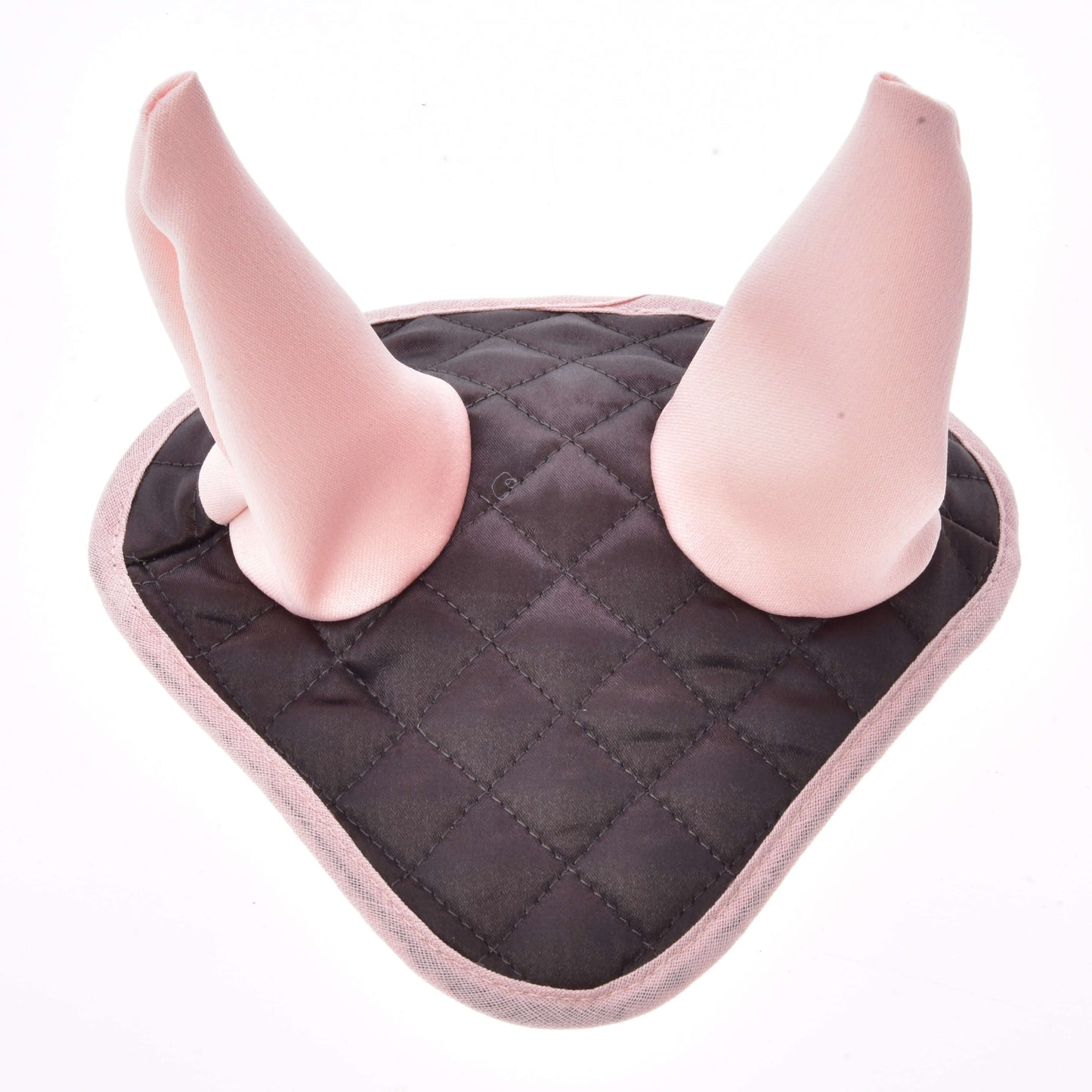 Oornetje Chocolate van Hobby Horse LarDen heeft gewatteerde zwarte en roze stof met twee grote, rechtopstaande, zachtroze oren, ideaal als stijlvol accessoire voor Hobby Horse of voor insectenbescherming.