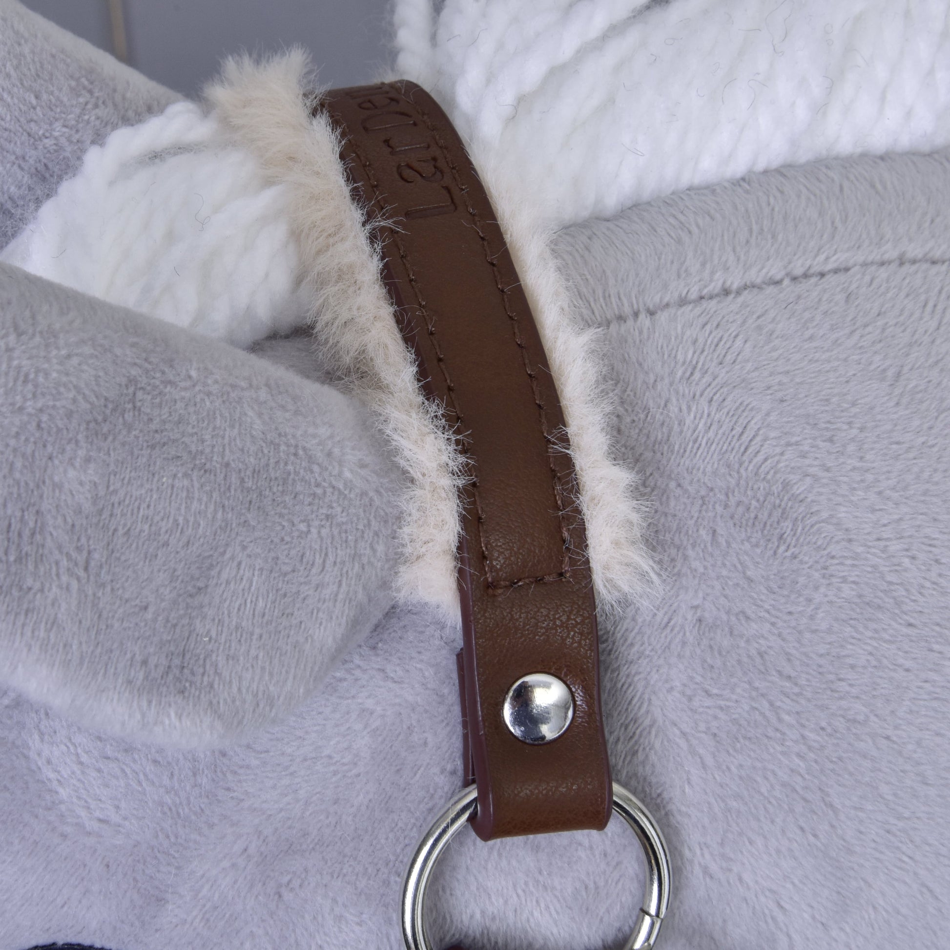 Halter with fur - leatherette Walnut