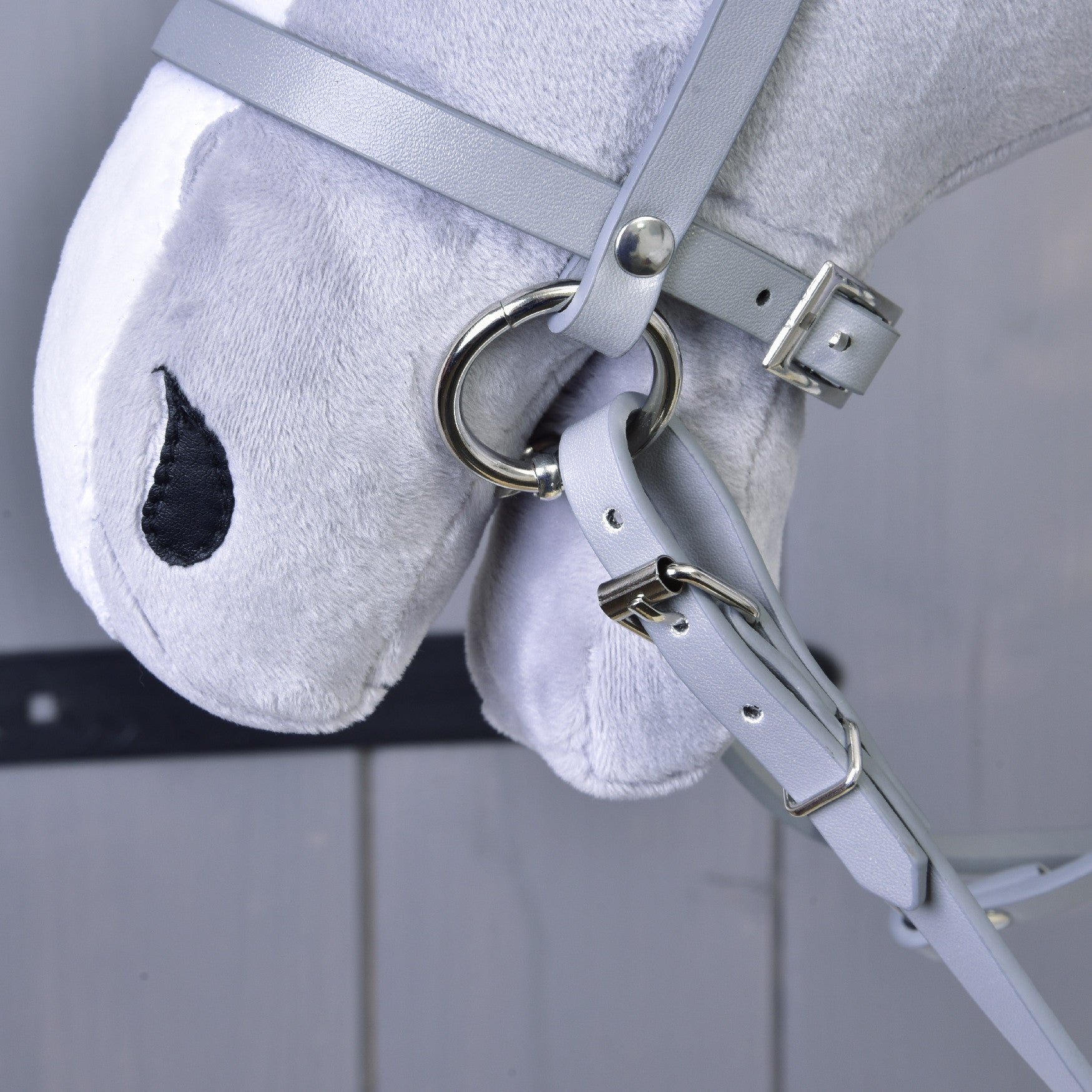 Grijze kunstleren set - hoofdstel, teugels en martingaal