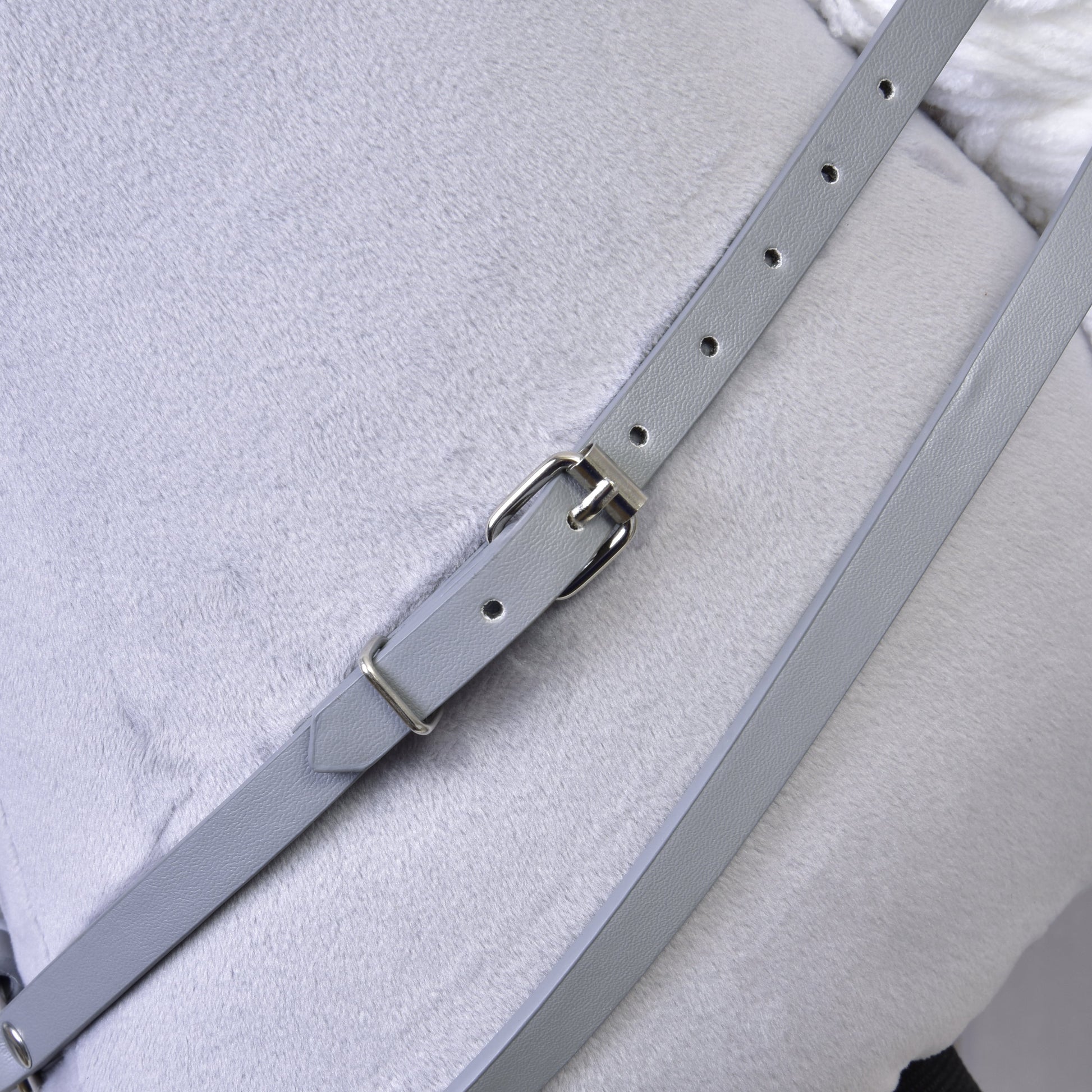 Grijze kunstleren set - hoofdstel, teugels en martingaal